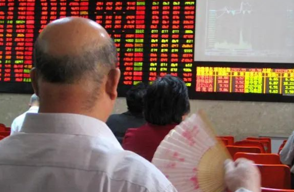 炒股必知的技巧：热股勿恋常换股、高低位横盘把握时机及仓位管理要点