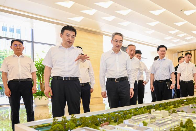 湖北交投集团有限公司董事长级别_湖北交投集团营业收入增长_湖北交投集团总资产增长