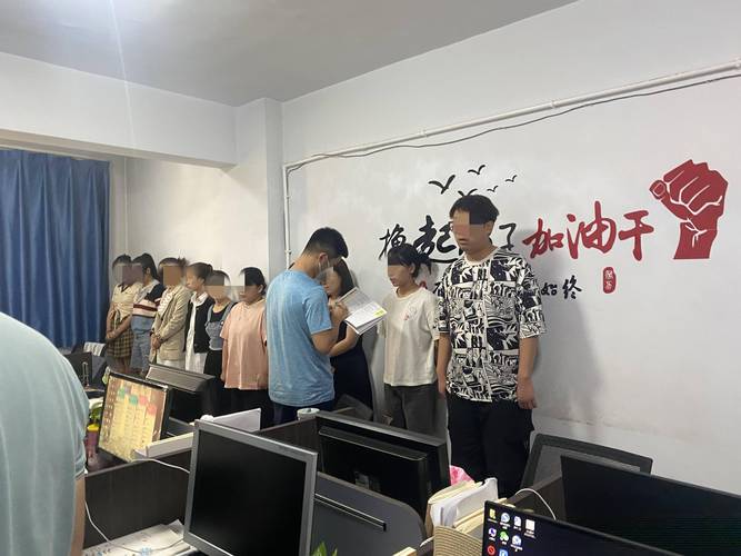 杭州警方摧毁荐股诈骗案_炒股杠杆平台_杭州荐股诈骗团伙