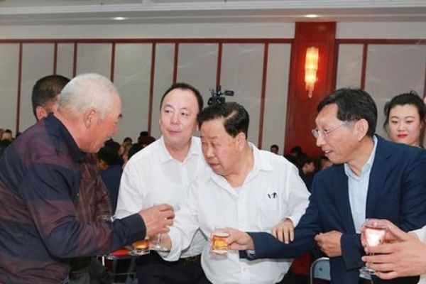 辽宁首富孙寿宽_嘉晨集团资产规模_东北首富戴永革