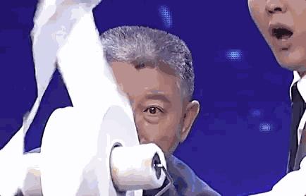 伯努利原理解释火车站台安全线_地铁站台黄色安全线_隔离带尽头黄线