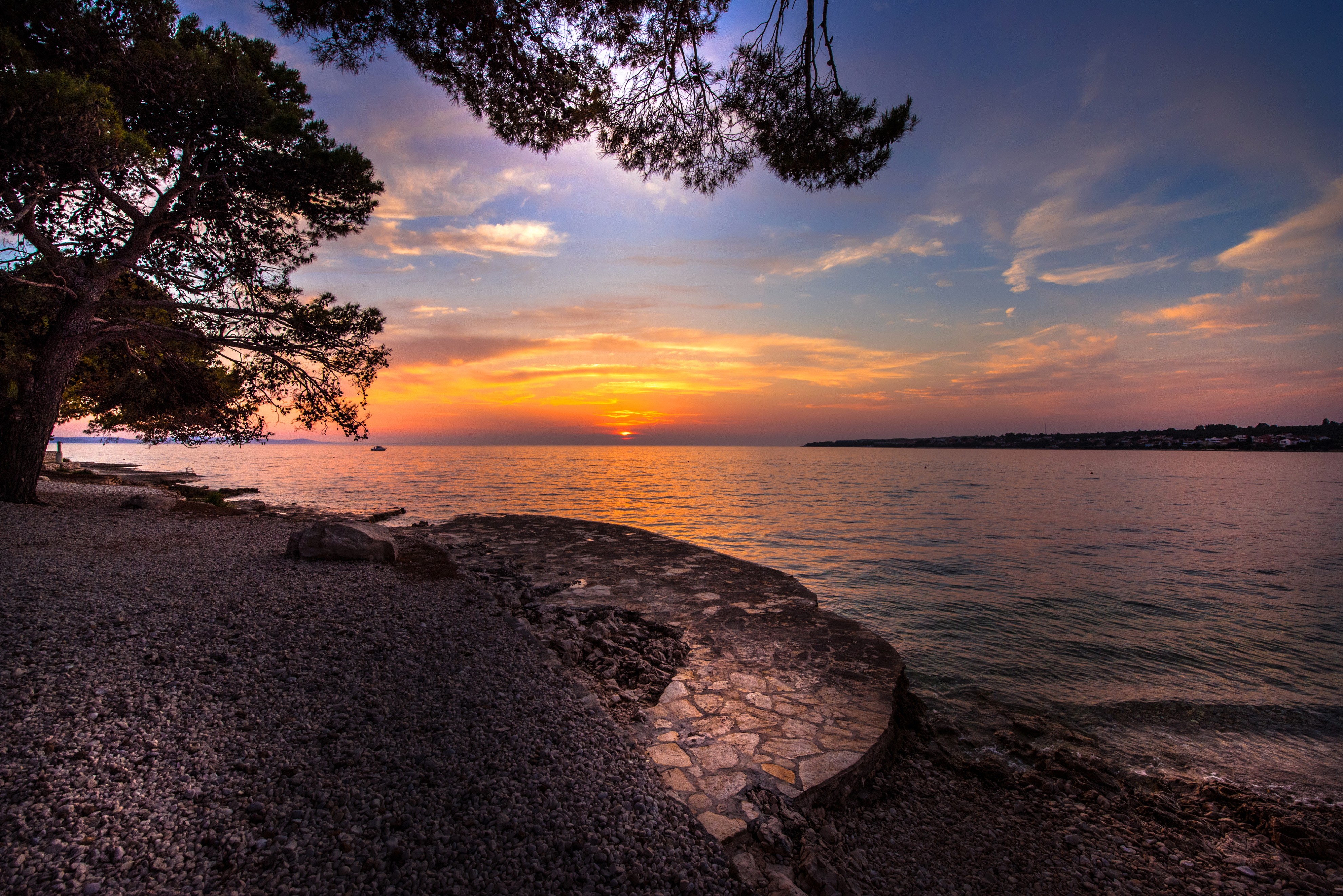 证券投资分析：定性看未来，定量看过去