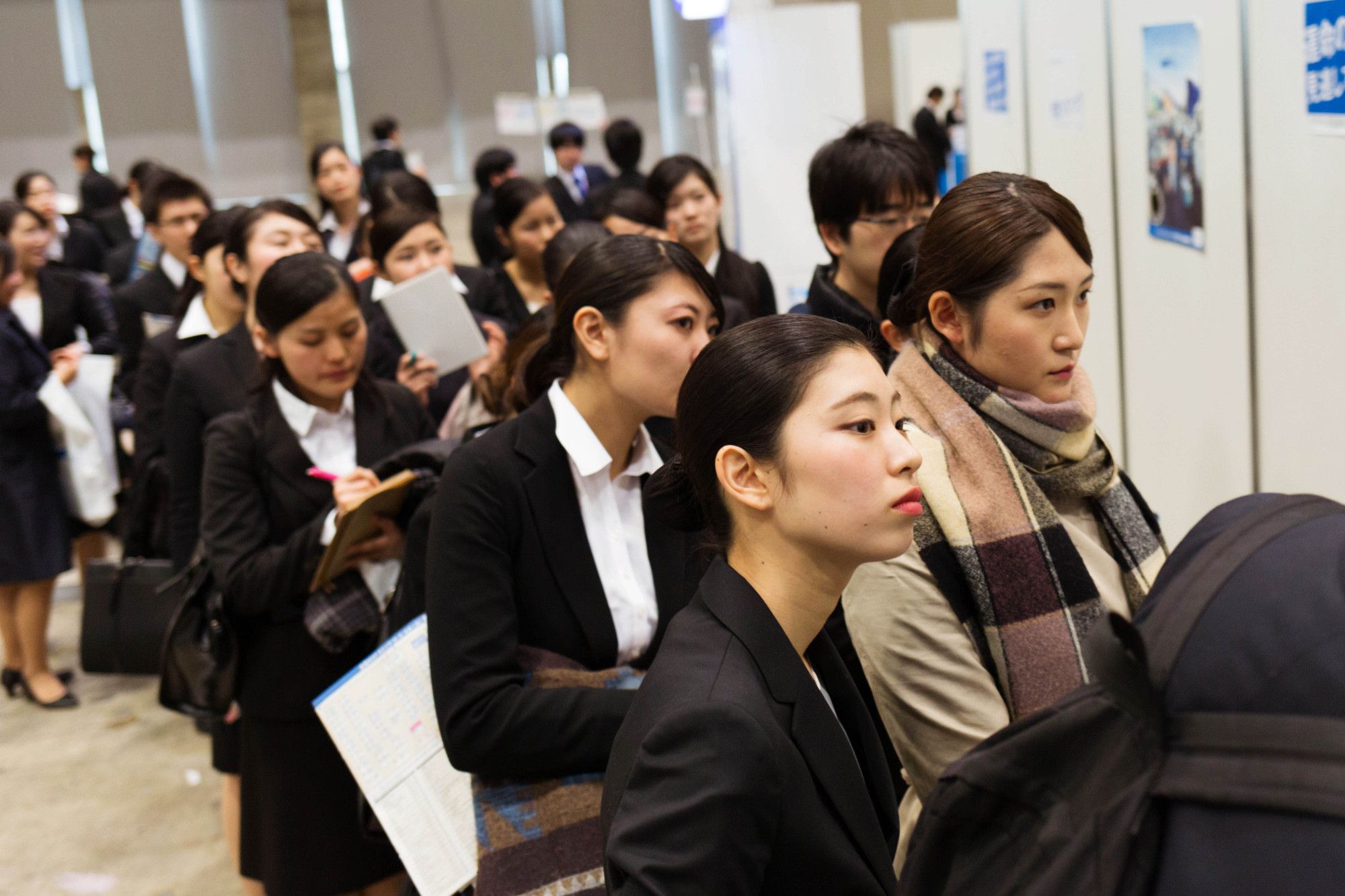  日本生活体验 国内二线城市对比 _日本 洗盘子_日本洗盘子一年回国买房 现实 日本年轻人消费降级 