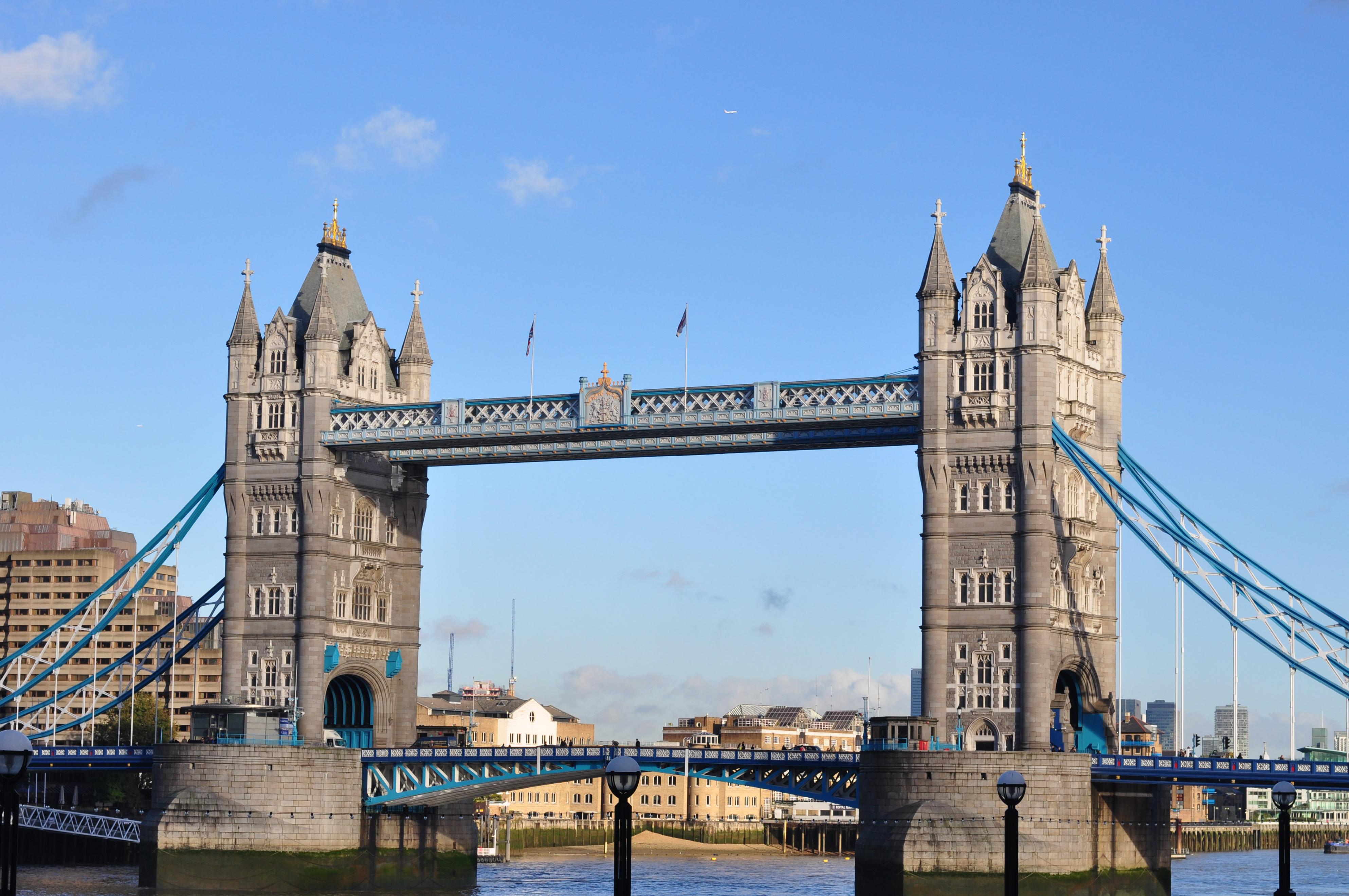 人民币对英镑汇率降低_人民币跨境支付政策对出口企业支持_英国央行降息英镑贬值对中英贸易结算影响